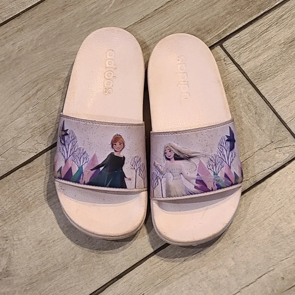 🍁 Frozen Disney Adidas slip ons🌷